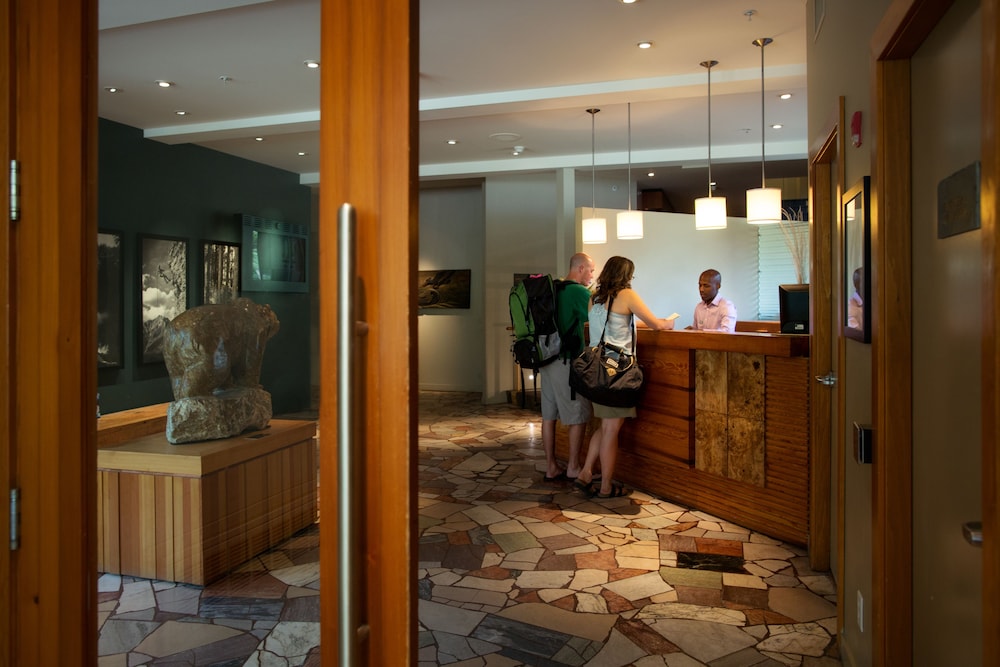 Juniper Hotel 10/70