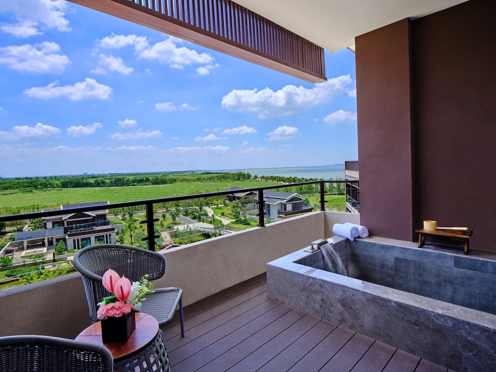 Hualuxe Suzhou Bay Hot Spring Resort 34/72