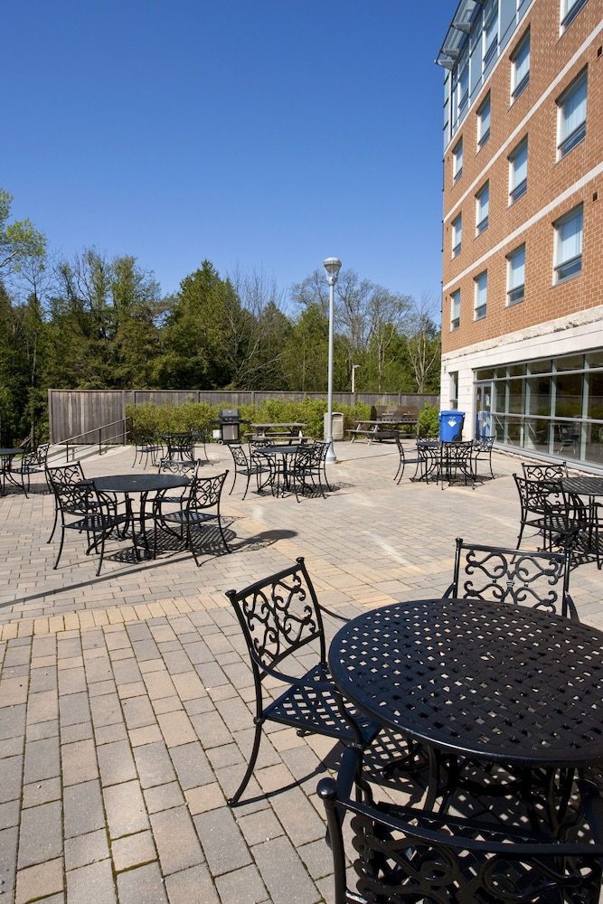 Residence & Conference Centre - Oshawa 21/22