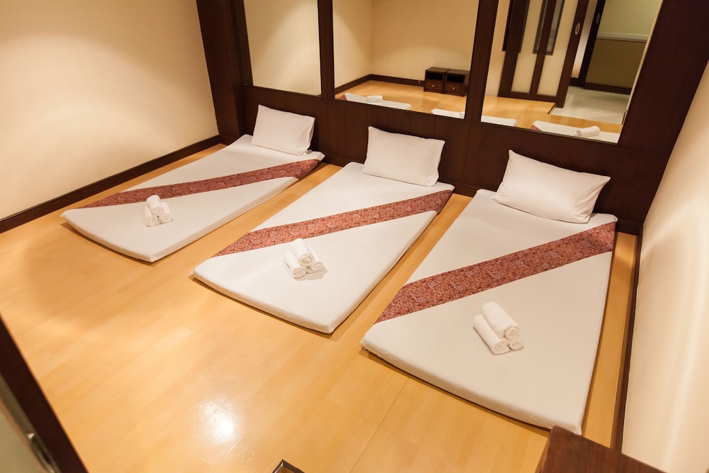 New Season Square Hotel 14/39