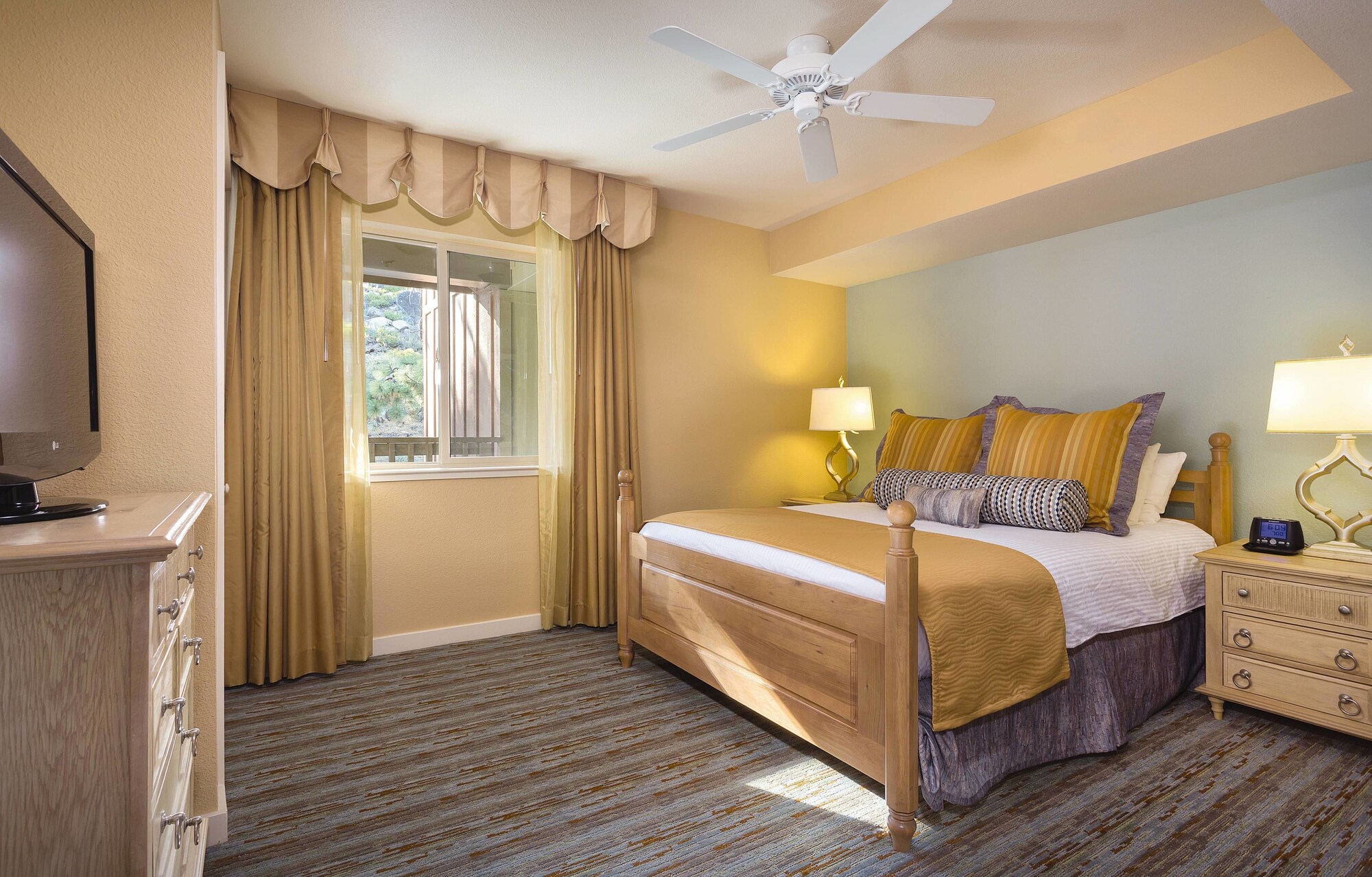 1 Bedroom, Condo, Deluxe, King Bed, Murphy Bed