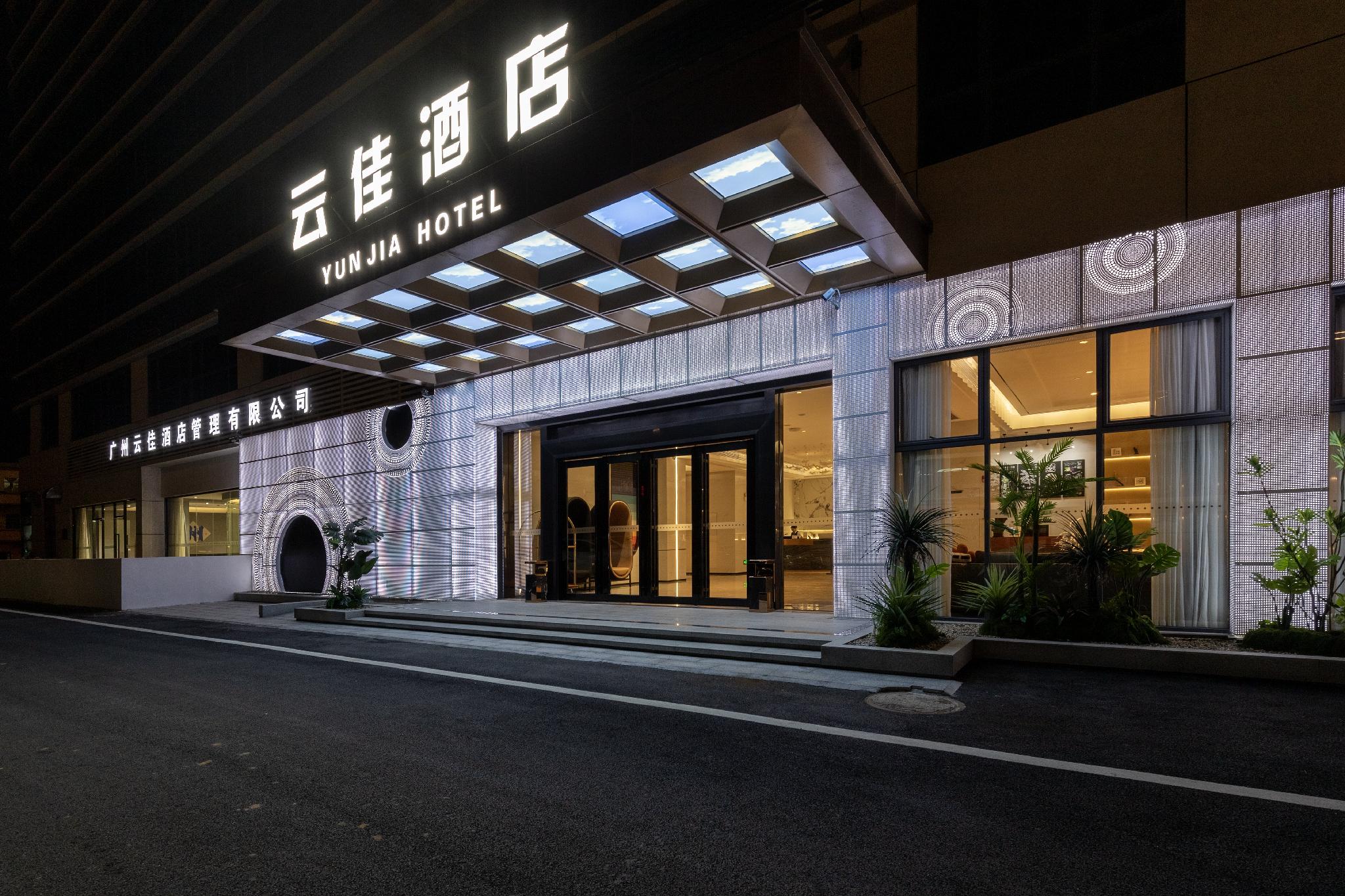 Grand Mercure Guangzhou Baiyun International Airport 24/26