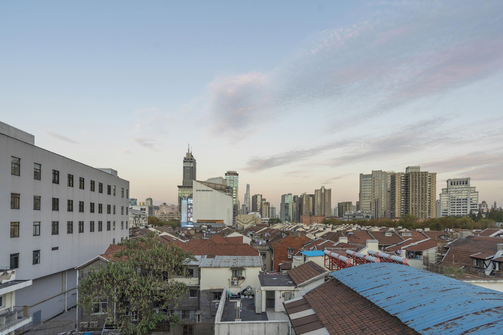 Home Inn Plus (Shanghai Huaihai Road Sinan Road) 8/35