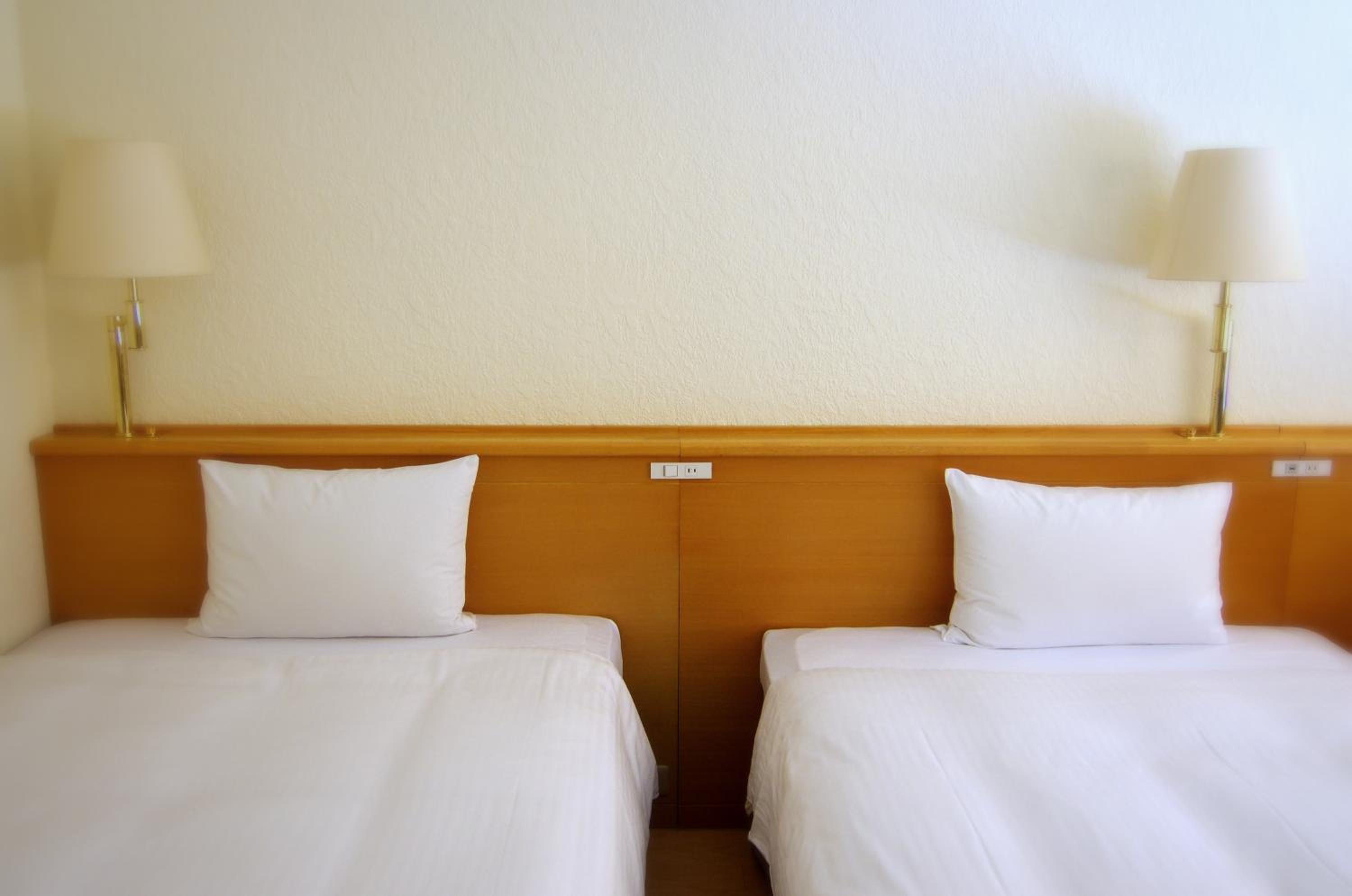 غرفة قياسية بسريرين منفصلين بإطلالة على البحر في المبنى الرئيسي، Ishigaki Island Beach Hotel Sunshine 4/9