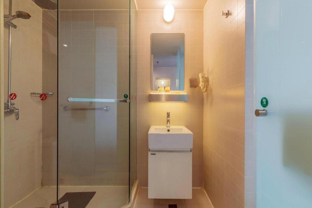 Jinjiang Inn Select (Shenyang Railway Station Taiyuan South Street) 49/50