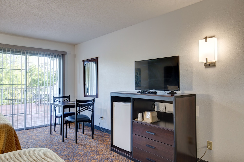 Howard Johnson by Wyndham Branson Theatre District 44/59