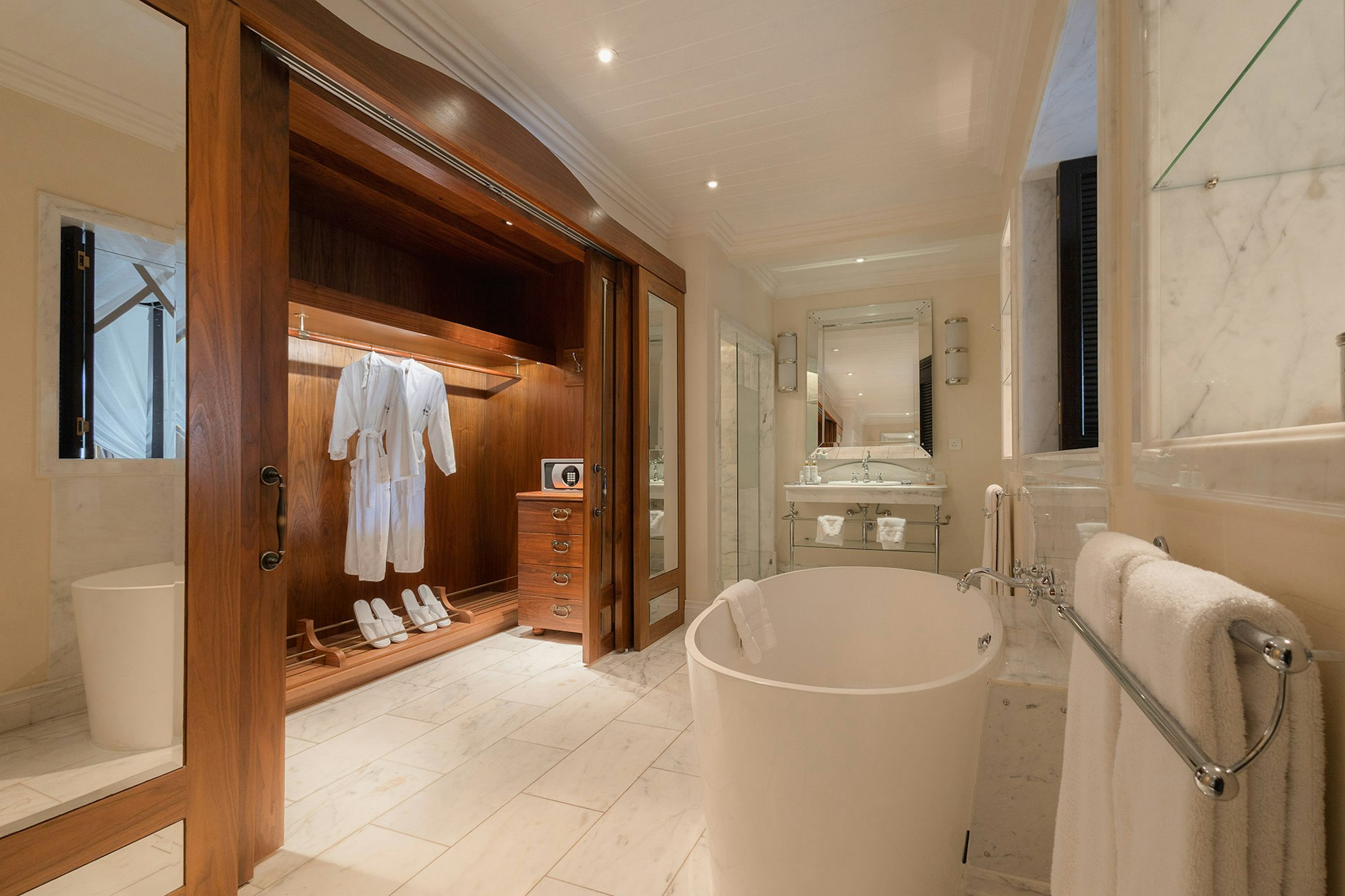Hemingway, Suite، Hemingways Nairobi 3/3