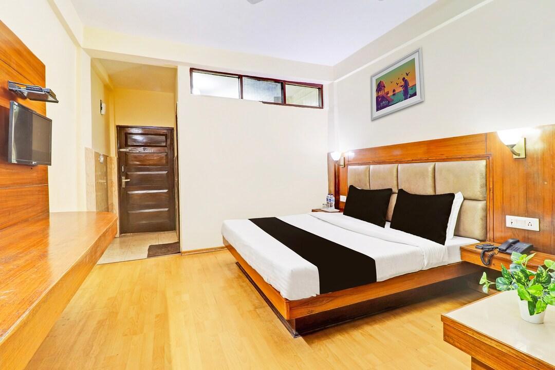 Capital O 3639 Hotel Pioneer 10/33