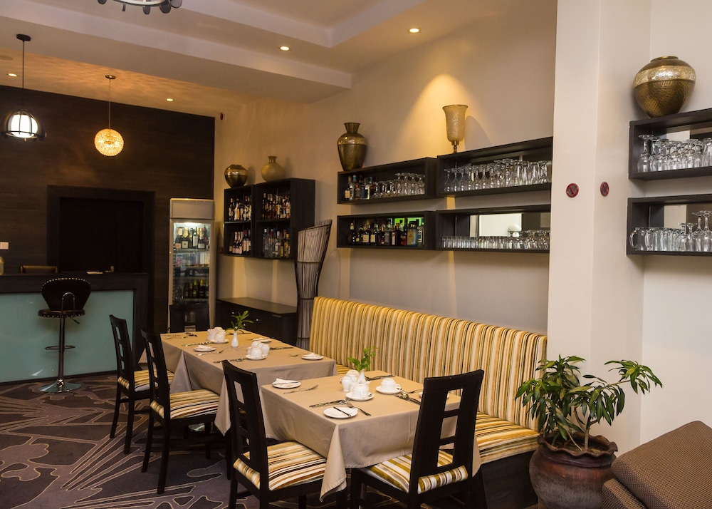 Golden Tulip Oniru Suites 22/26