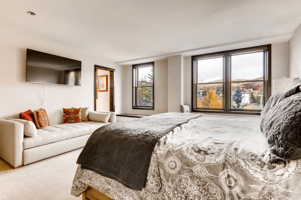Woodrun Place Condominiums &amp; Residences 15/38
