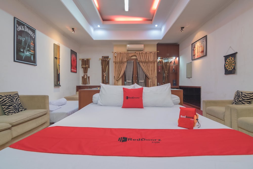 RedDoorz Near Margahayu Raya 8/17