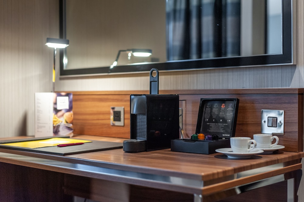 CROWNE PLAZA LONDON HEATHROW T4 6/65