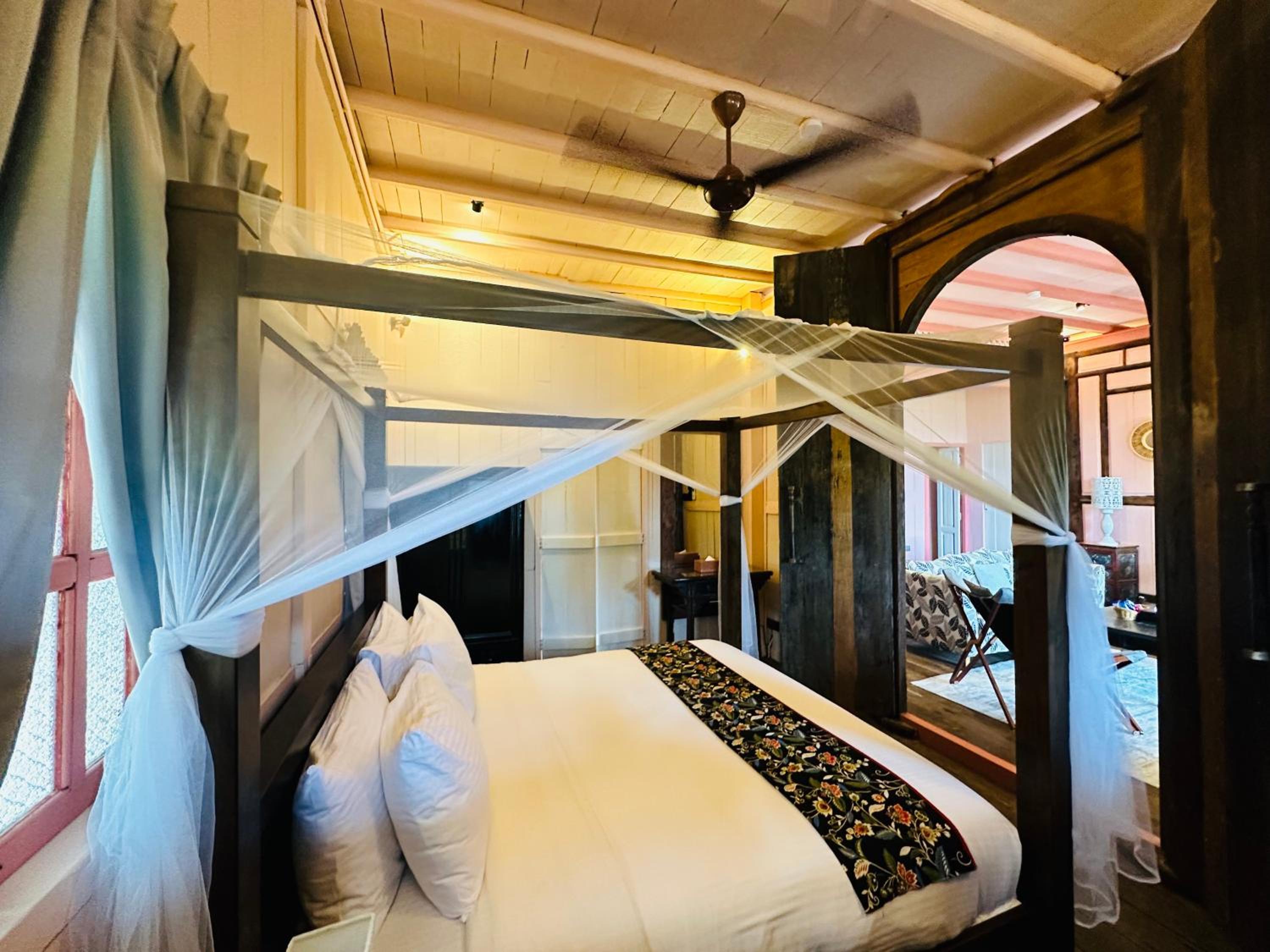 4 Bedrooms, Suite, House, Pool View