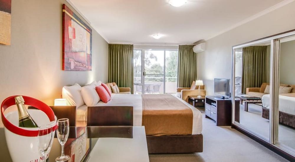 Horizons Lake Jindabyne 53/80