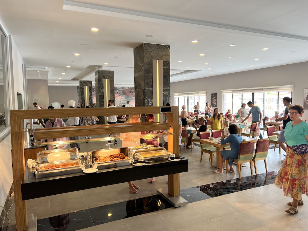 Almaris Resort Hotel 40/50