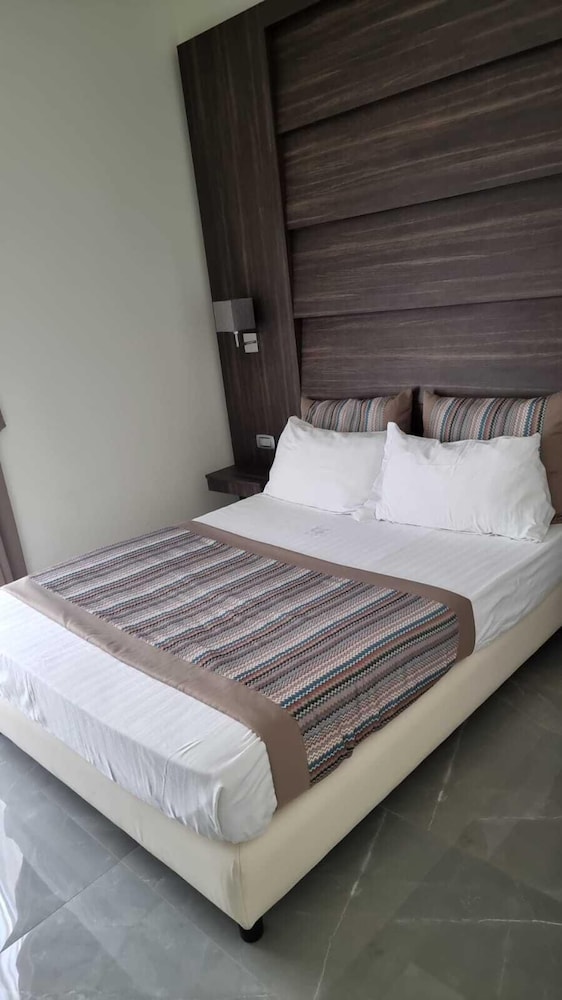 Room, Triple, Twin Beds, Murphy Bed