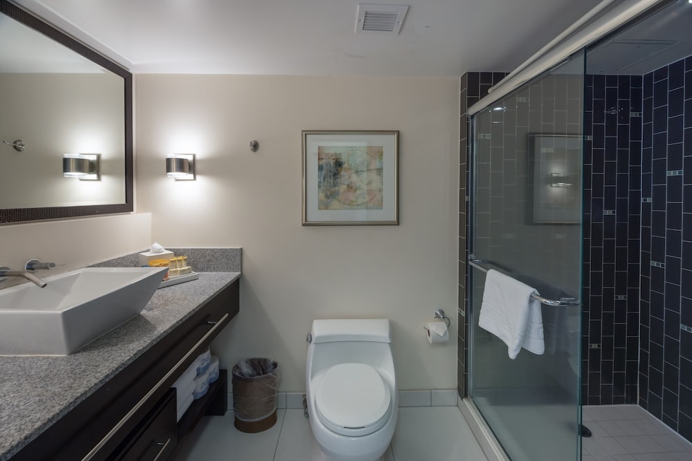 Regency on Beachwalk Waikiki by OUTRIGGER 48/50