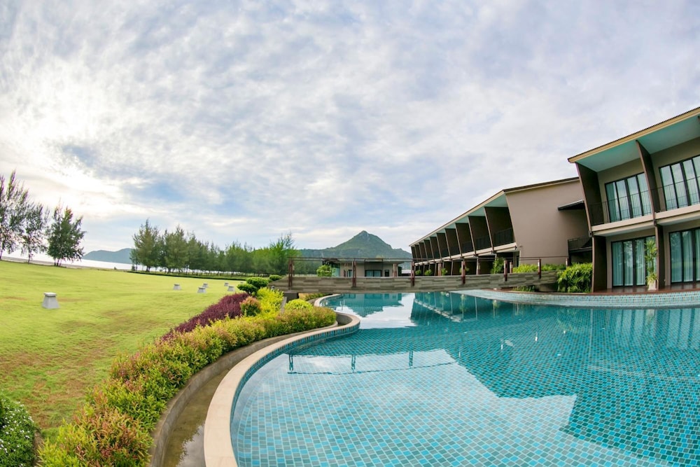 La Isla Pranburi Beach Resort 47/50