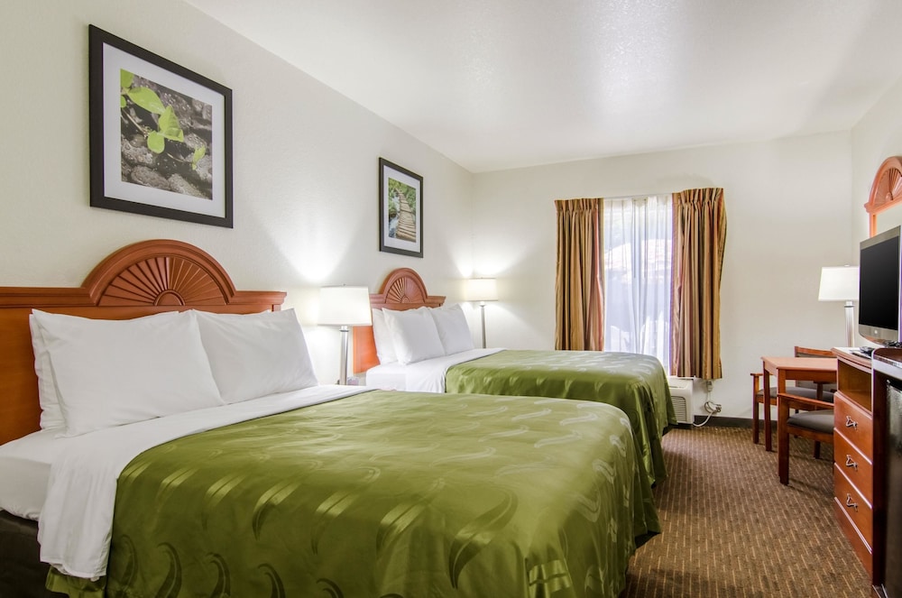 Quality Inn Junction City near Fort Riley 15/41