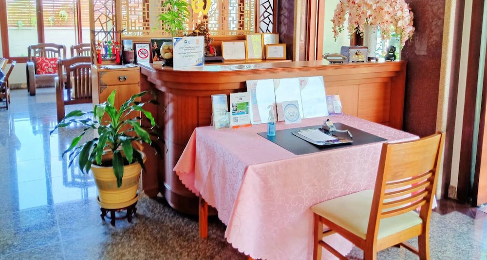 Mei Zhou Phuket Hotel 57/67