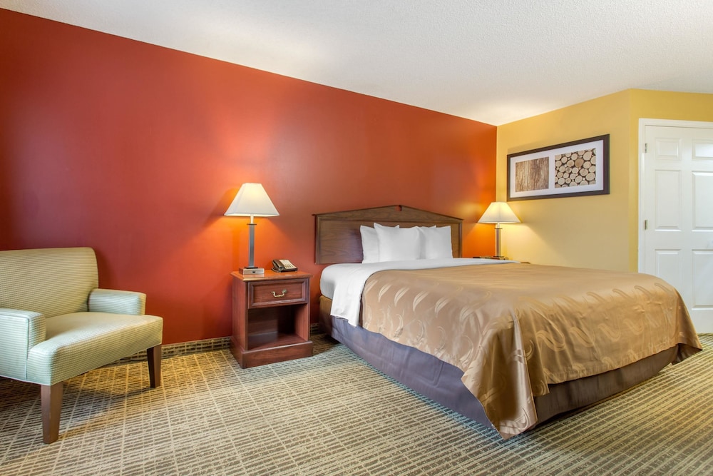 Quality Inn Laurinburg, NC 15/44