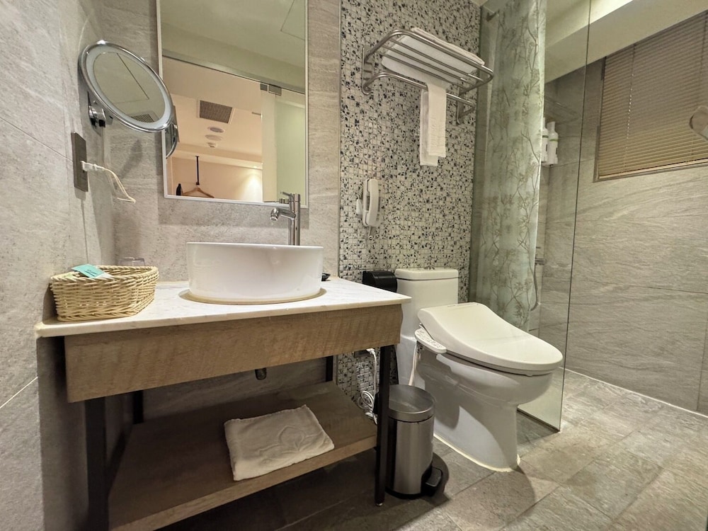 Lan Kwai Fong Garden Hotel 63/66