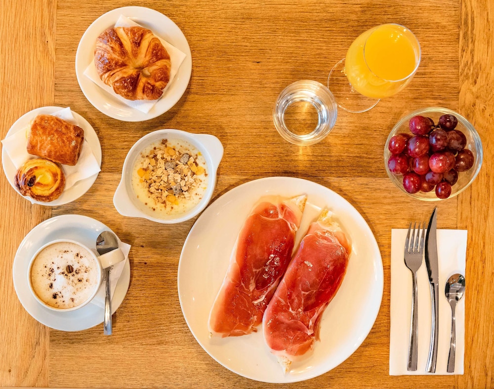 Travelodge BCN Cornella Fira 22/56