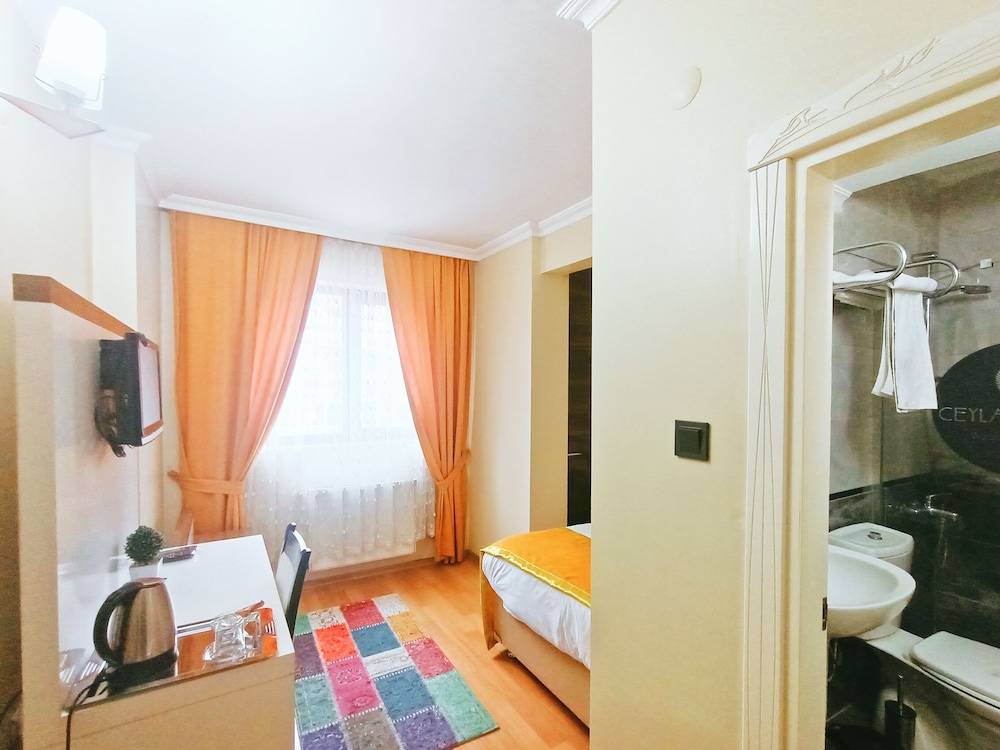 Ceylan Hotel 48/50