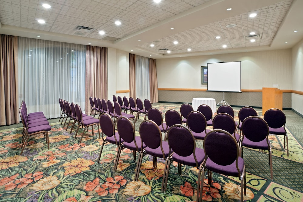 DoubleTree by Hilton North Vancouver 55/67