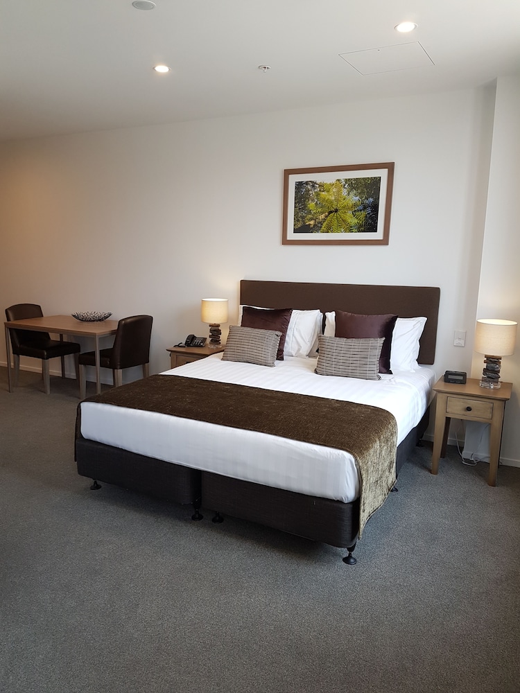 EXECUTIVE, SUITE, KING BED