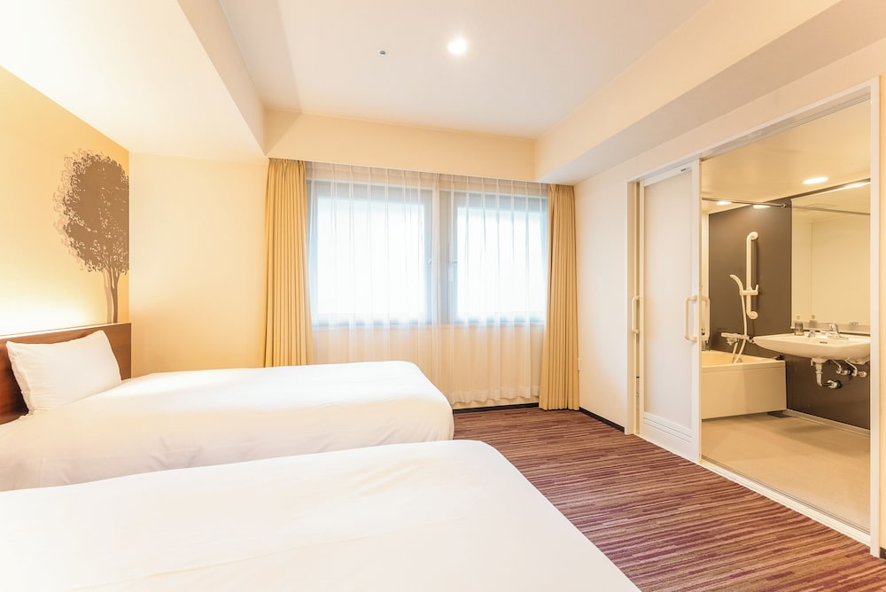 Universal, Twin Beds