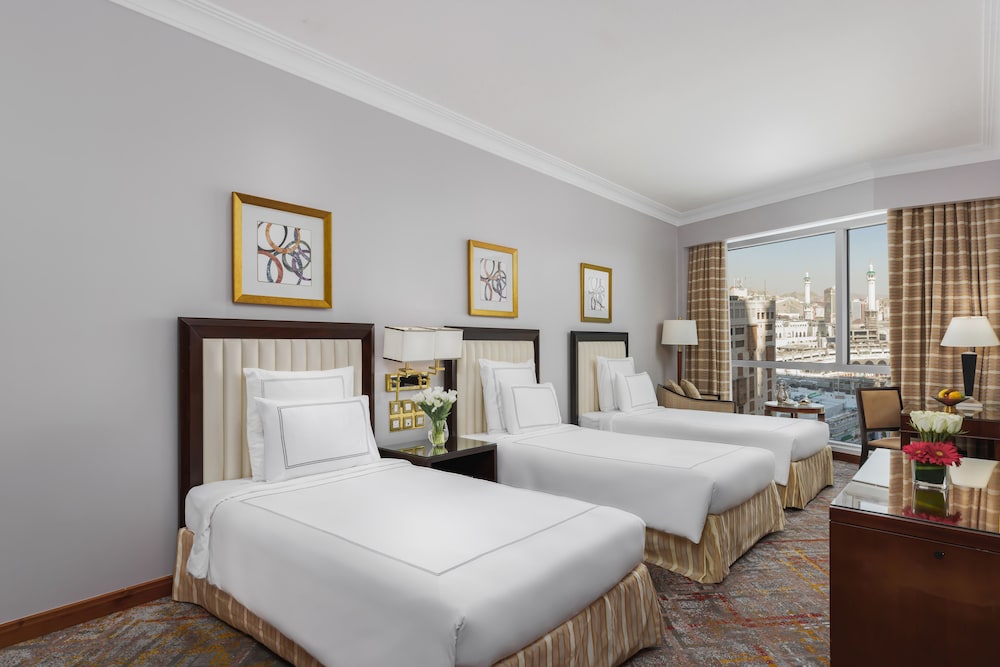 CLASSIC, TWIN BEDS, CITY VIEW