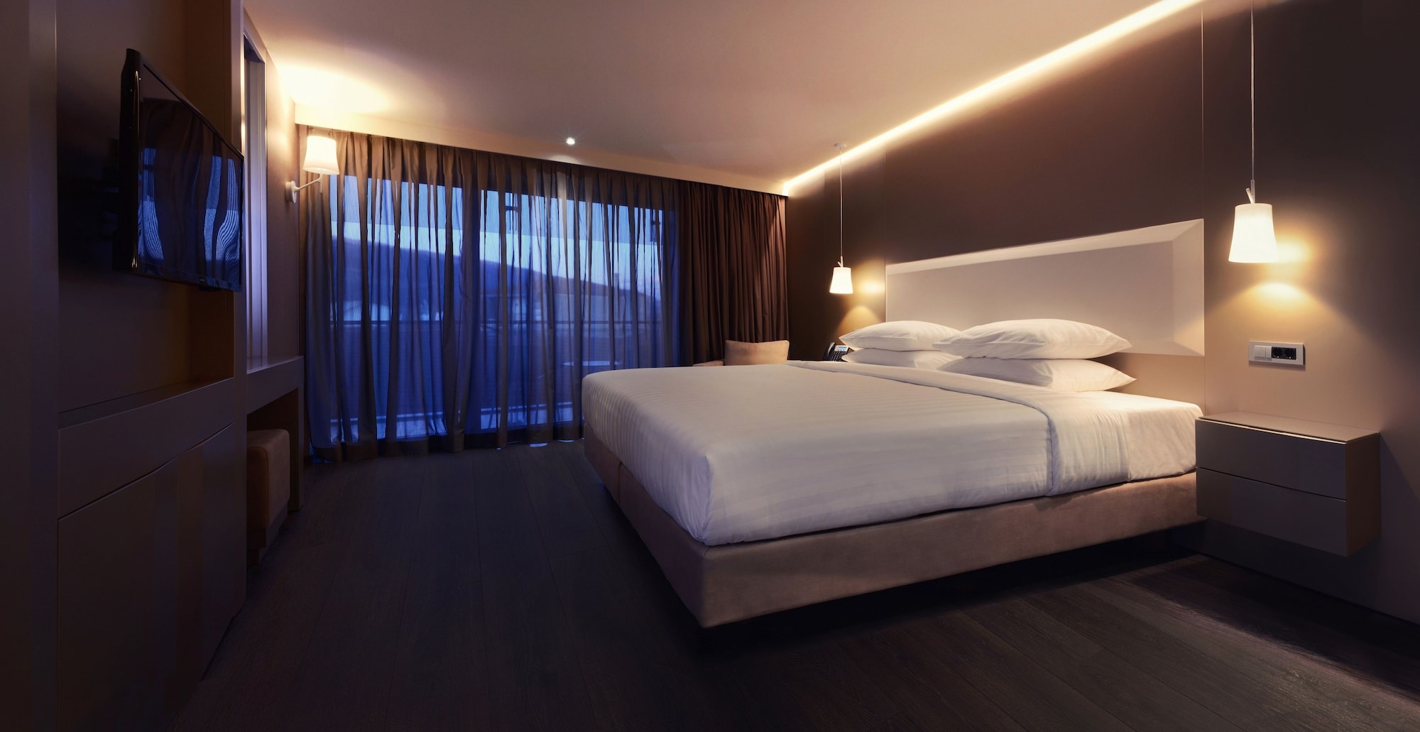 Superior, King Bed, Lake View