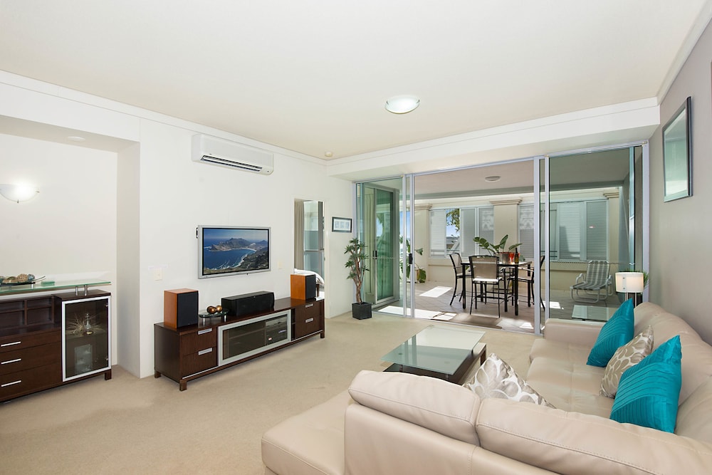 Grand Apartments 35/46
