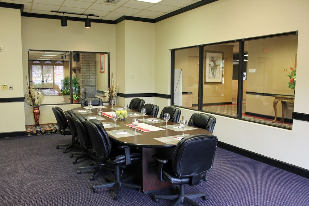 Cottonwood Suites Savannah Hotel and Conference Center 60/71