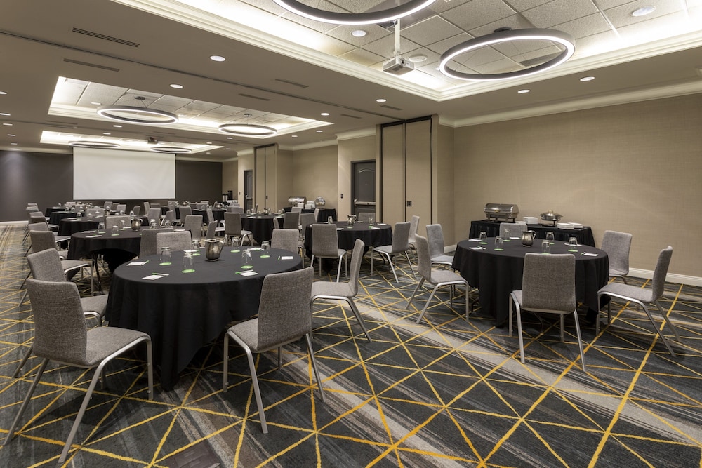 Holiday Inn Hotel Suites Maple Grove Nw Mpls Arbor Lks 69/76
