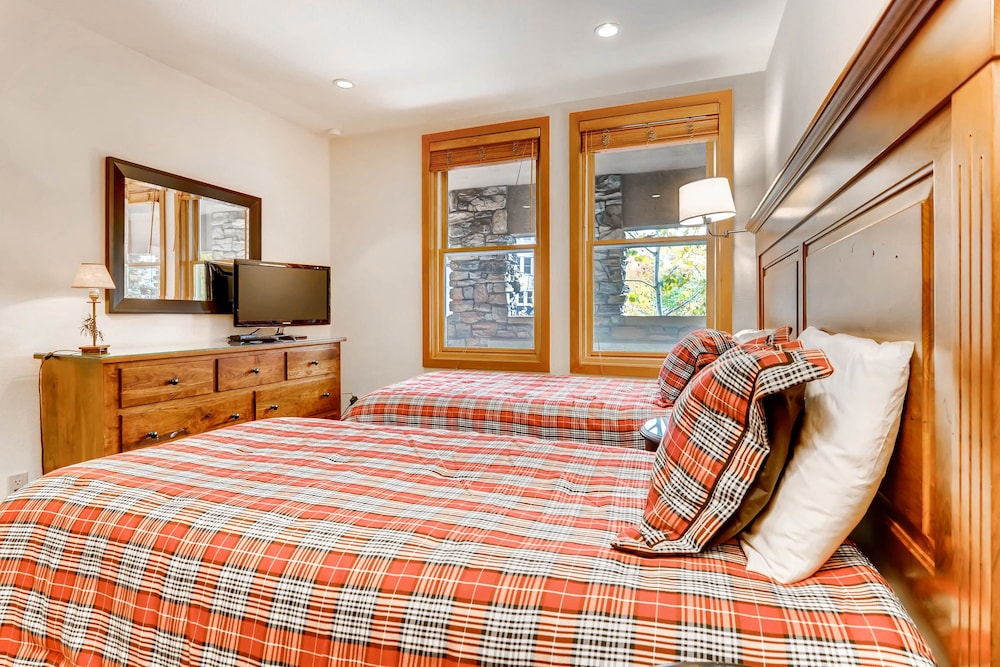 Woodrun Place Condominiums &amp; Residences 22/38