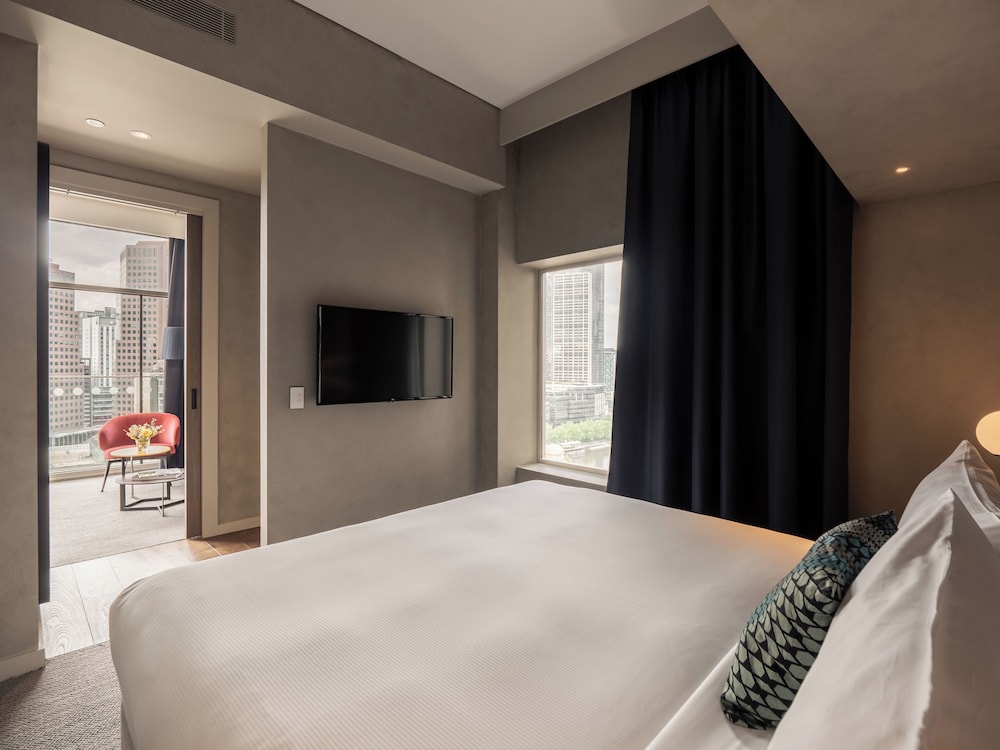 Suite, King Bed, Yarra View, Balcony