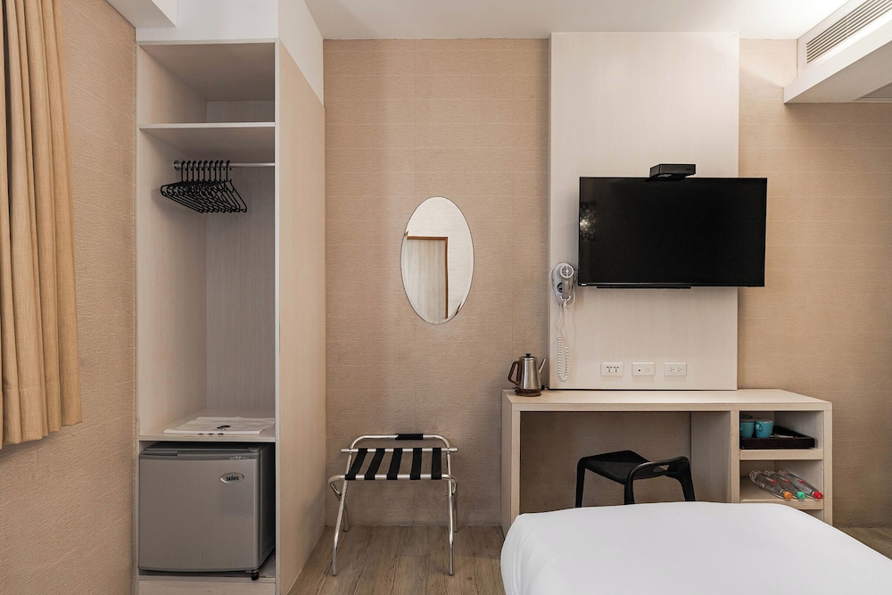 The Riverside Hotel Hengchun 54/60