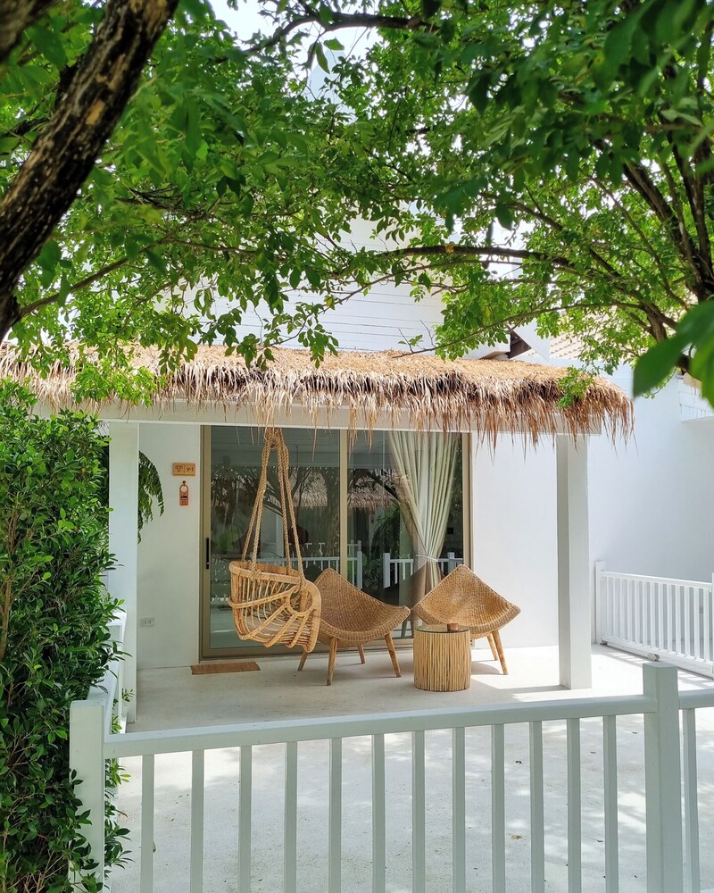 Elephant Beach Club & Resort Samui 4/50