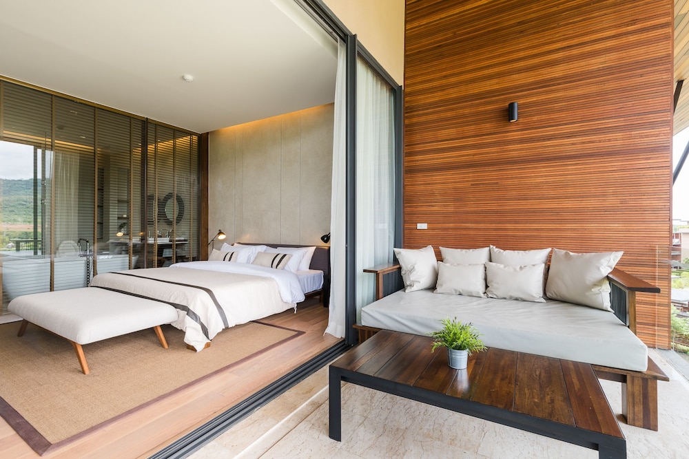Atta Lakeside Resort Suite 27/81