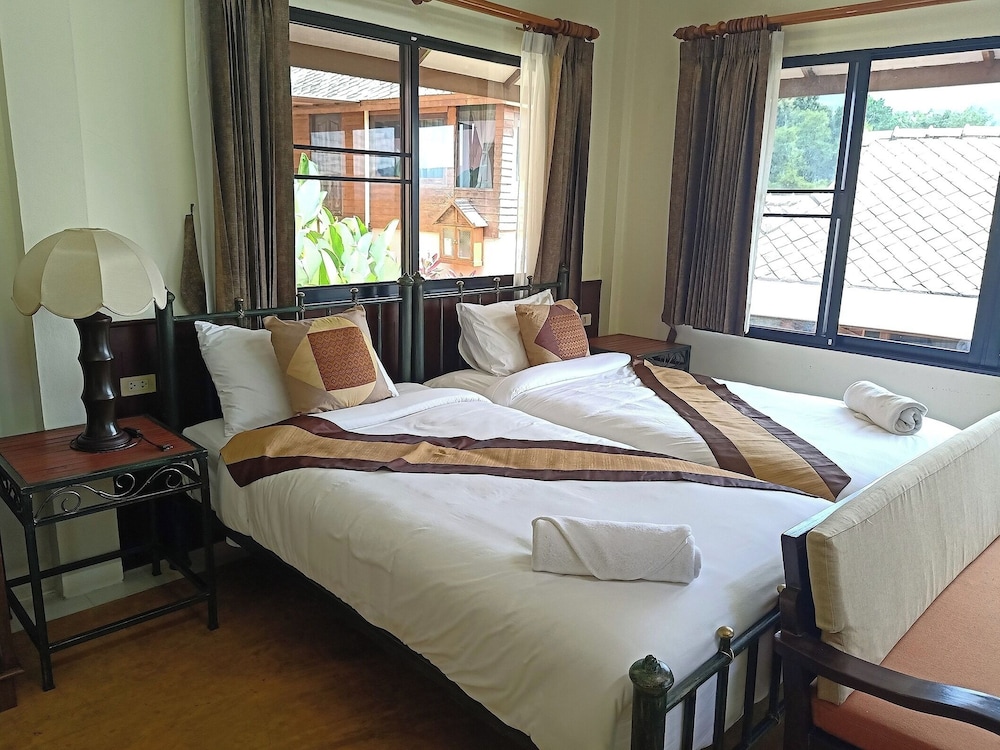 DELUXE, TWIN BEDS