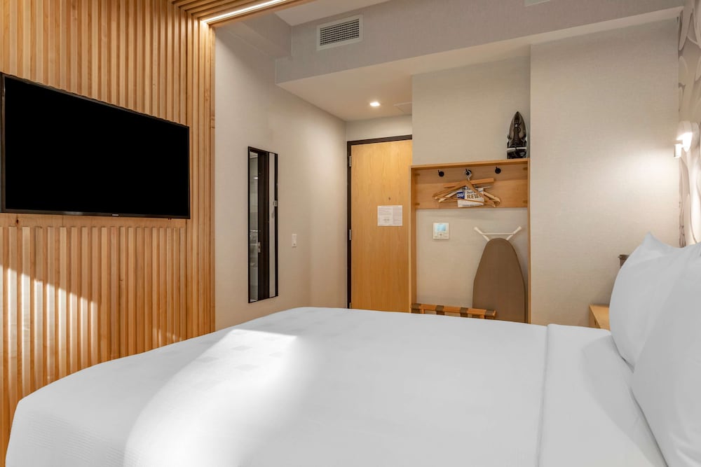 STANDARD, QUEEN BED