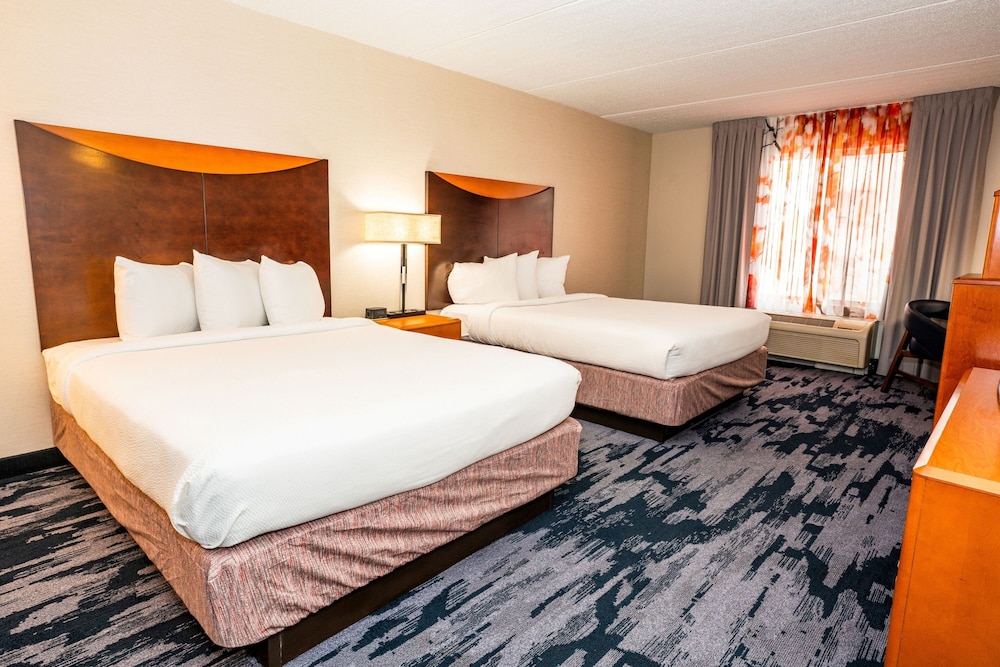 Fairfield Inn Suites San Antonio Downtown Alamo Plaza 16/50