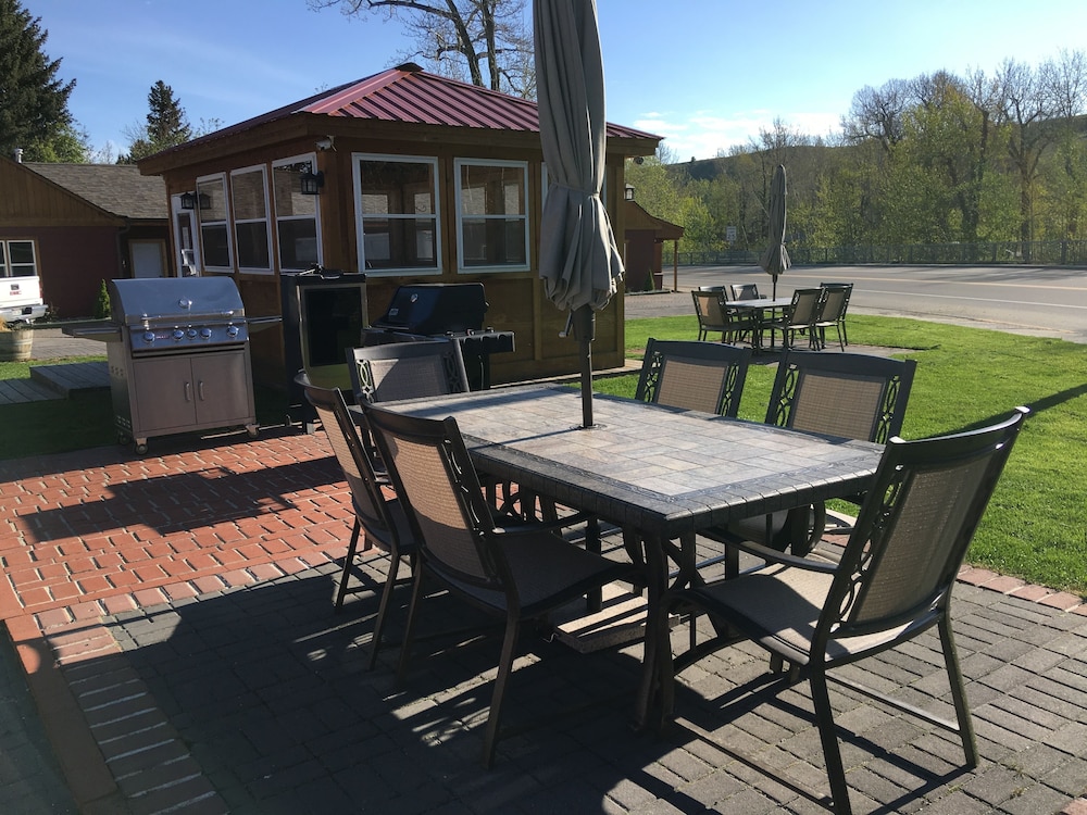 THE RED LODGE INN 35/50