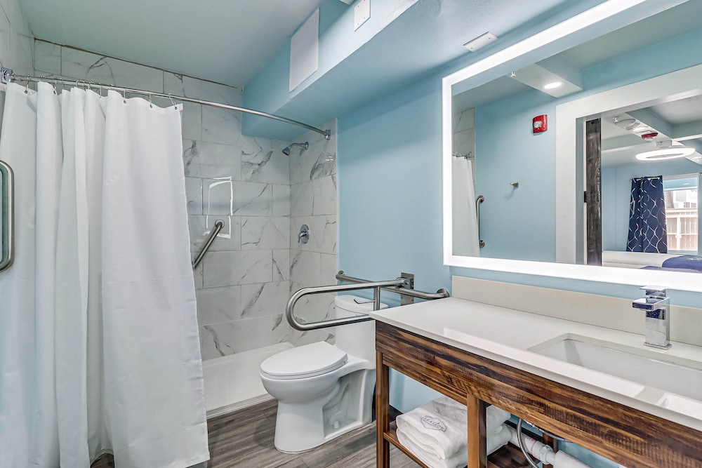 Seaside Boutique Hotel, Waves At Your Doorstep 44/50