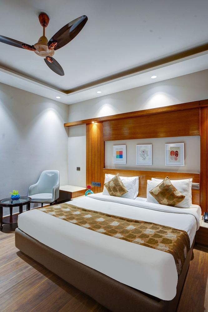 DELUXE, DOUBLE BED