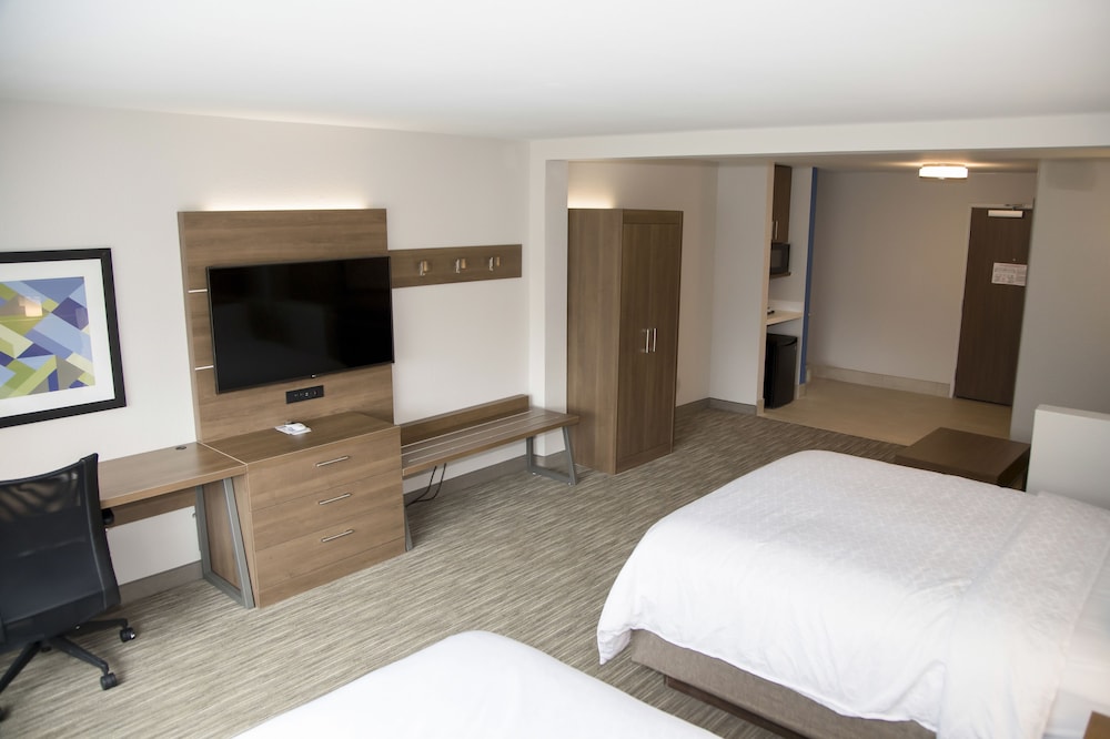 Holiday Inn Express and Suites Colorado Springs North an IHG Hotel 25/67