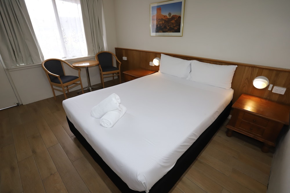 EXECUTIVE, QUEEN BED