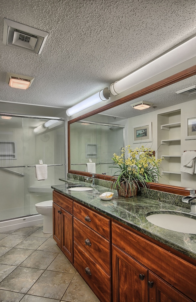 Beach Colony Resort 12/66